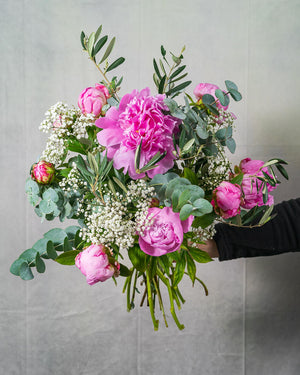 
                  
                    Blumenstrauß mit pinken Pfingstrosen
                  
                