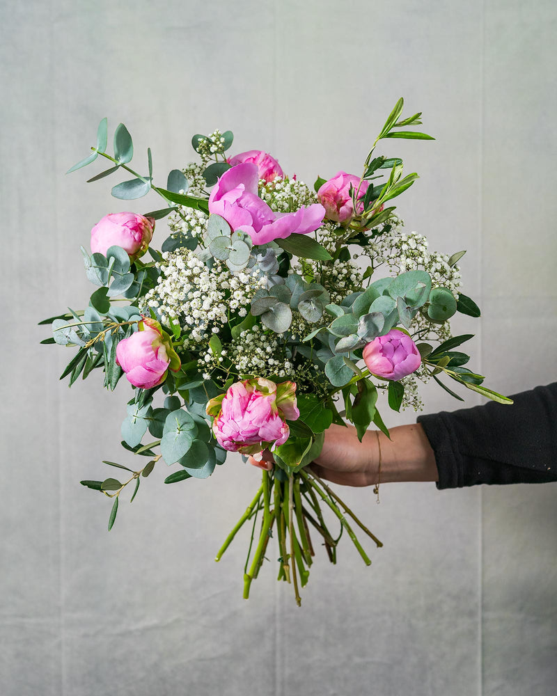 
                  
                    Blumenstrauß mit pinken Pfingstrosen
                  
                