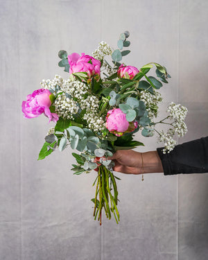 
                  
                    Blumenstrauß mit pinken Pfingstrosen
                  
                