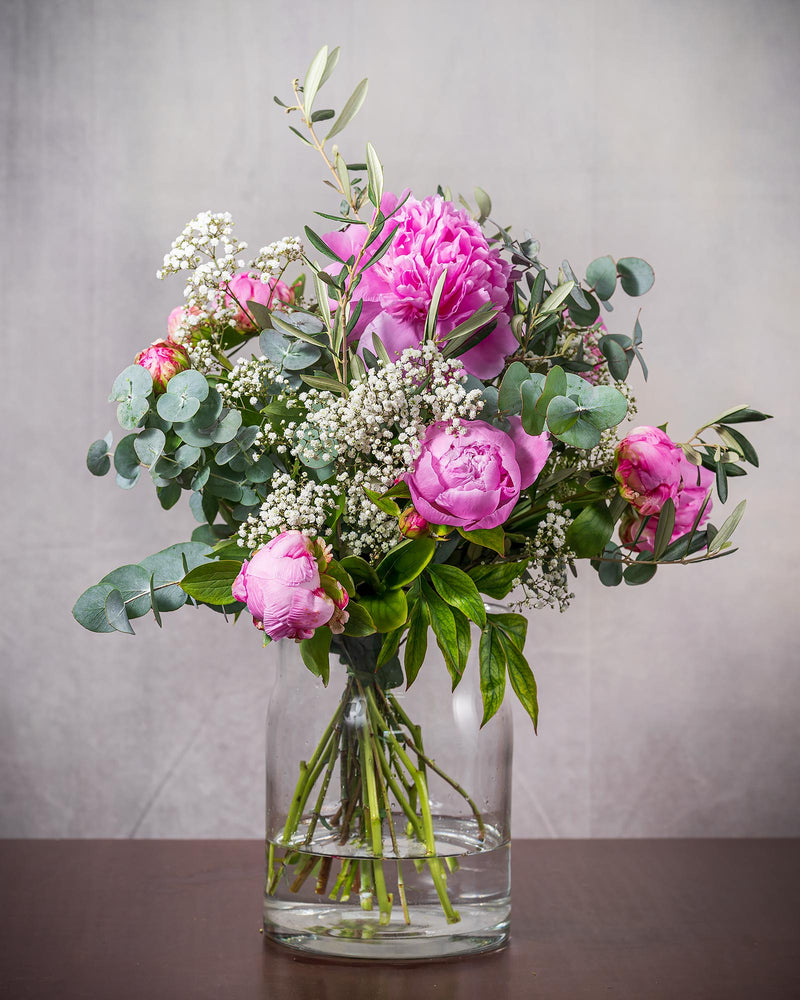Blumenstrauß mit pinken Pfingstrosen